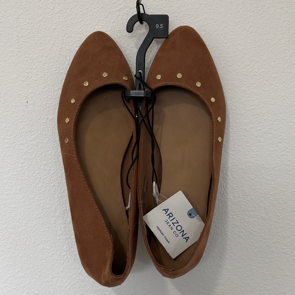 Arizona Jean Company Brown Flats with Gold Accents